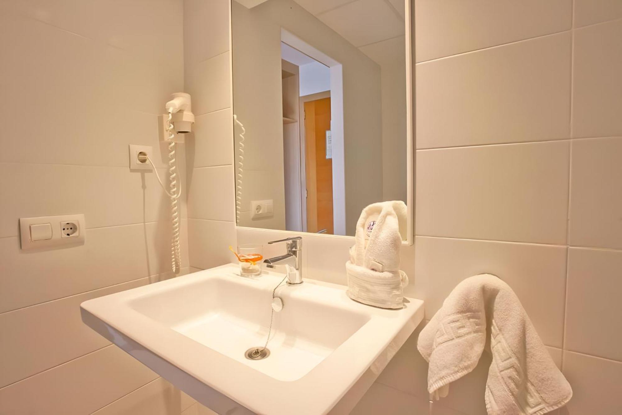 Bj Playamar Hotel & Apartamentos S'Illot  Rum bild